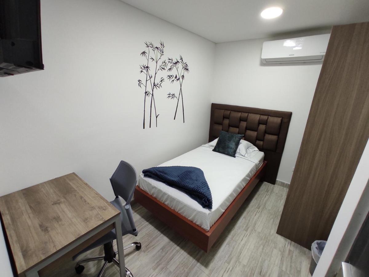 Hostel Boutique Nido De Loros Medellin Bagian luar foto