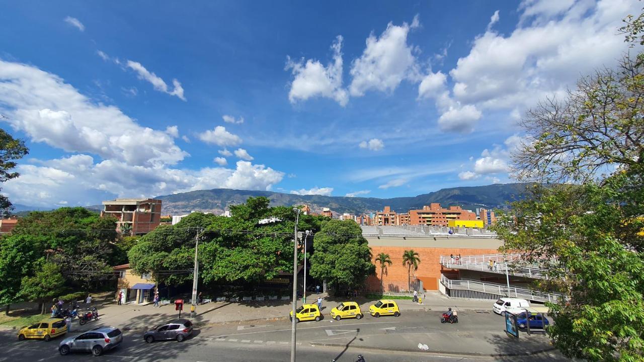 Hostel Boutique Nido De Loros Medellin Bagian luar foto