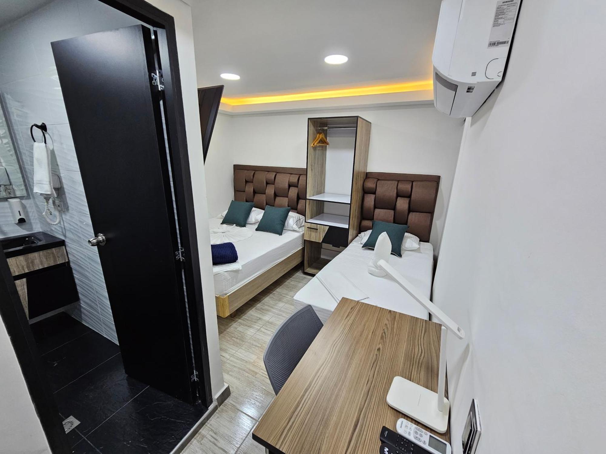 Hostel Boutique Nido De Loros Medellin Bagian luar foto
