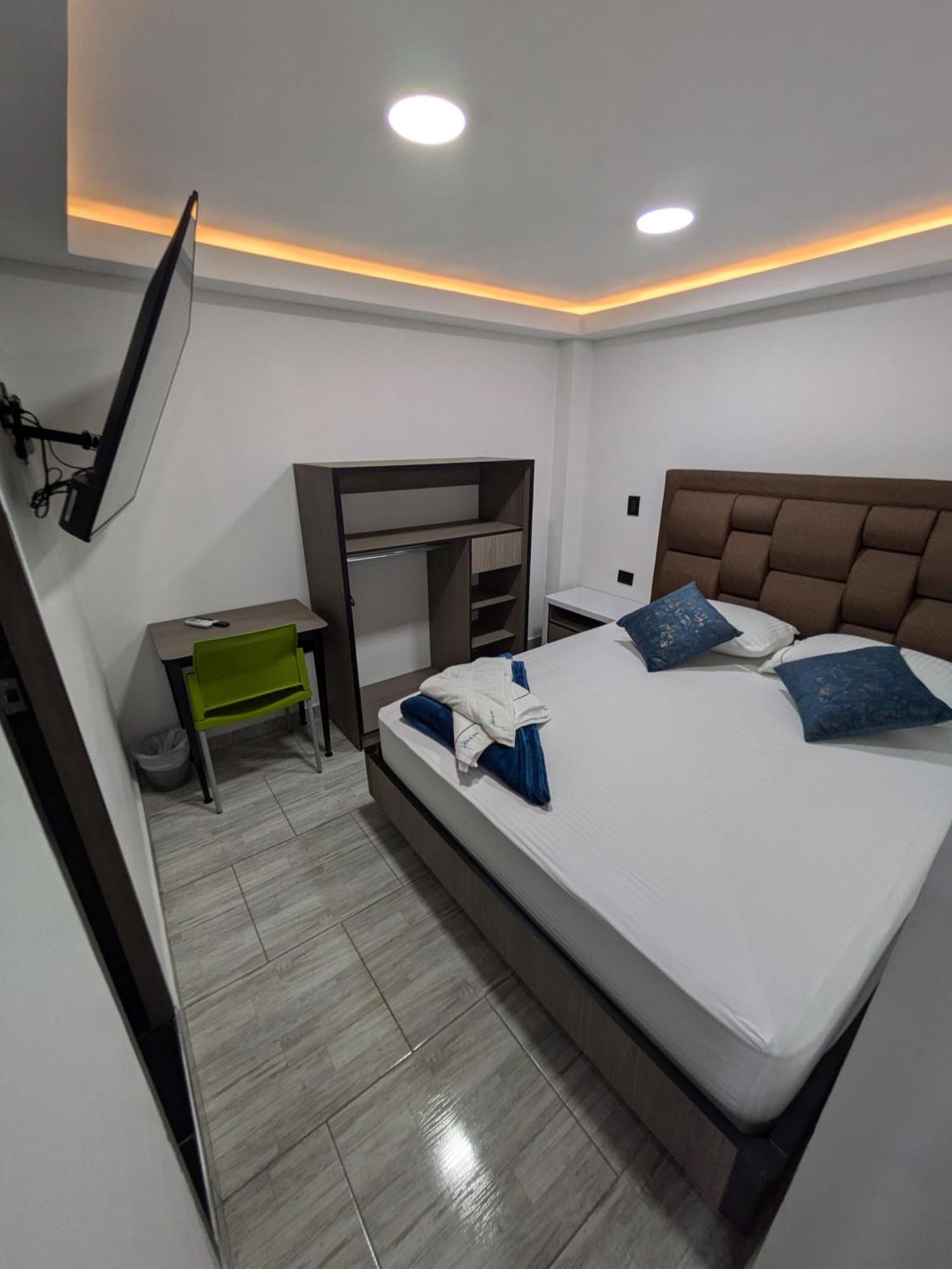 Hostel Boutique Nido De Loros Medellin Bagian luar foto