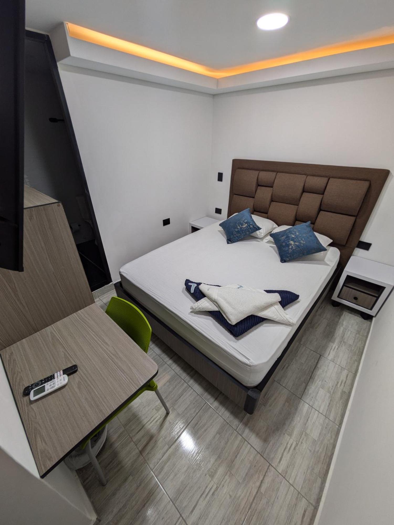 Hostel Boutique Nido De Loros Medellin Bagian luar foto