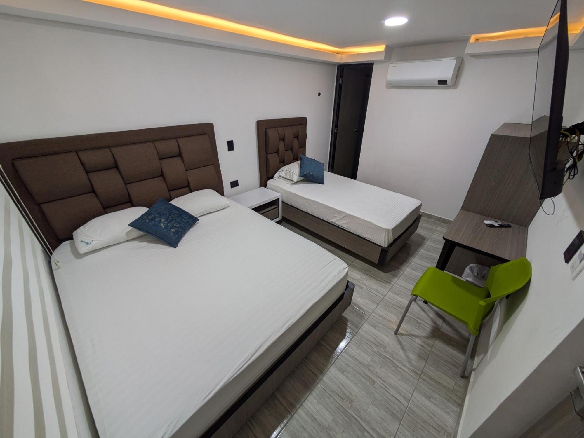 Hostel Boutique Nido De Loros Medellin Bagian luar foto